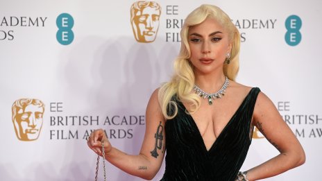 Аплодисменти: Лейди Гага дебютира чисто нова прическа