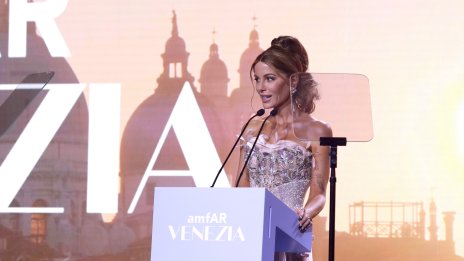 Кейт Бекинсейл блести във Венеция