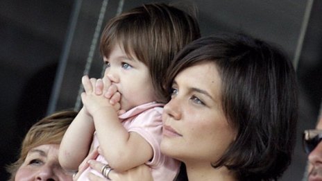 Копие на мама: Сури Круз на разходка с Кейти Холмс