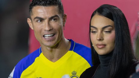Кристиано Роналдо и Джорджина Родригес шокираха феновете си - гримират се заедно