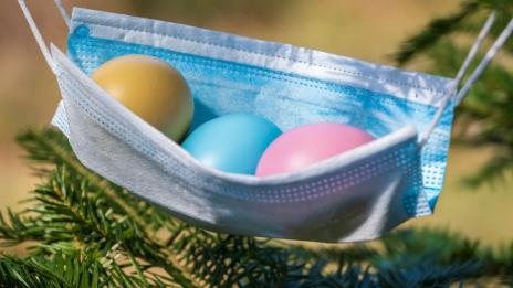 Известни личности призовават: Моли се вкъщи!