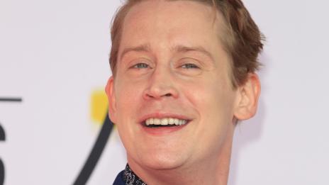 Маколи Кълкин изненада феновете си с нестандартна маска