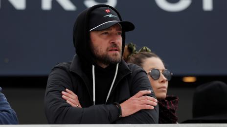 Папараци заснеха Тимбърлейк опасно близо до красива актриса