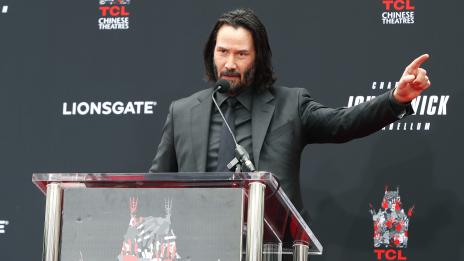 Киану Рийвс предлага среща срещу дарения за благотворителност