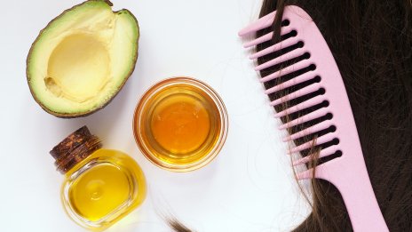 Маска за увредена коса – пробвайте масла, авокадо и яйце