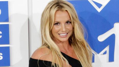 Йога на плажа – любимото занимание на Бритни Спиърс