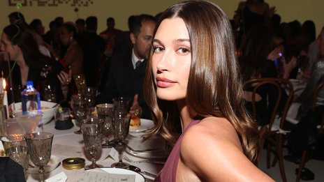 Модата е в кръвта ѝ – Хейли Бийбър демонстрира сексапил 