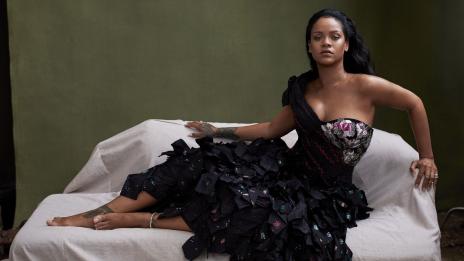 Риана с историческа корица за Vogue