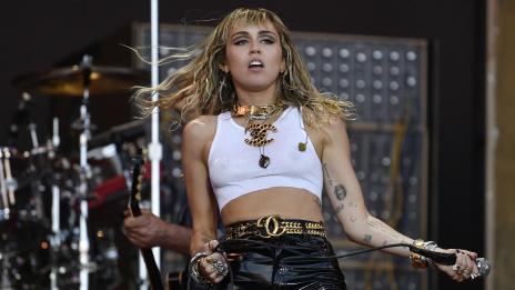 Майли Сайръс отново е необвързана