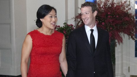 Амбициозен татко: Зукърбърг вече учи на програмиране двете си невръстни дъщери