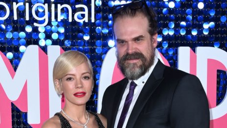 Дейвид Харбър няма нищо против съпругата му Лили Алън да прахосва парите му