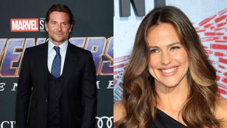 Дженифър Гарнър се раздели с гаджето, прекарва лятото с Брадли Купър