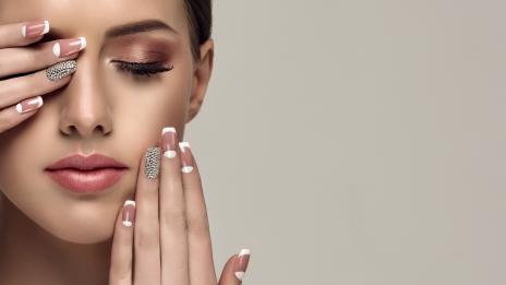Маникюр с гел лак – как да възстановите ноктите си? 