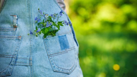 Деним гащеризон – сред актуалните парчета за пролетта