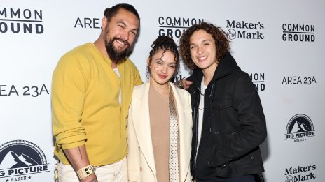 Джейсън Момоа доведе децата си на прожекцията на нов документален филм