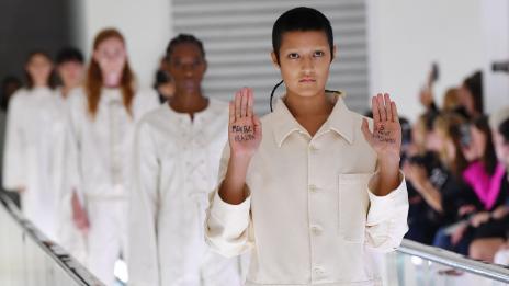 Модел се опълчи на Gucci