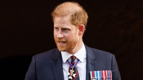 Принц Хари е във Великобритания без Меган Маркъл и децата