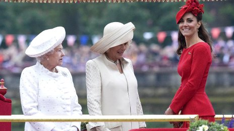 Кралицата подарила куче на Камила преди брака ѝ с Чарлз