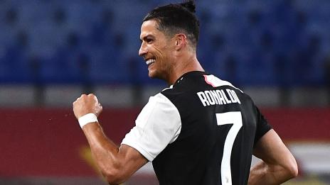 С деца на море: Кристиано Роналдо релаксира на яхтата