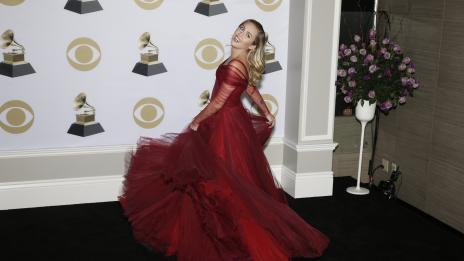 Майли Сайръс иска да излиза само с момичета: Те са много по-секси