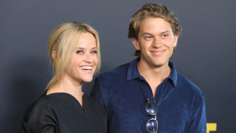 Малкото момченце на Рийз Уидърспун порасна – Дийкън Филип стана на 21