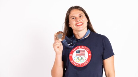 Олимпийската ръгбистка Илона Махер се разголи за Sports Illustrated 