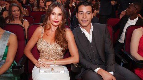 София Вергара стъпи на червения килим с красив и снажен младеж