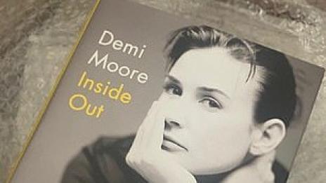 Деми Мур се съблече за корица: Сподели за браковете си, наркотиците...