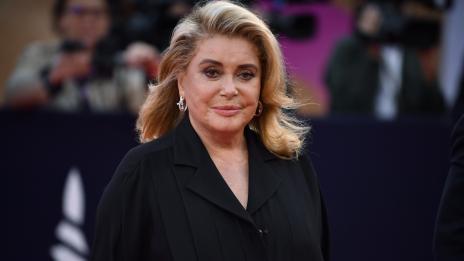 Модна кралица на 77: Катрин Деньов за Saint Laurent