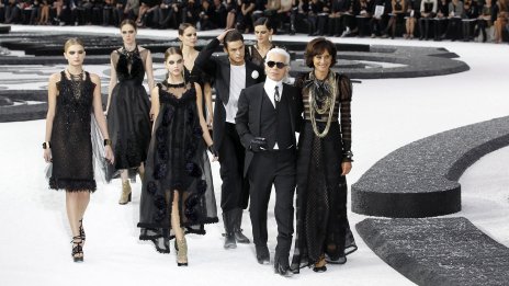Показват живота на Карл Лагерфелд в тв поредица