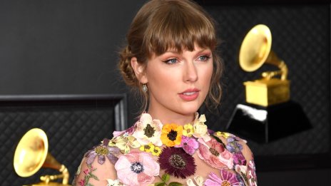 Тейлър Суифт се е сгодила тайно за Джо Алуин?