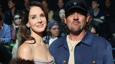 Далеч от блатото – Лана дел Рей доведе съпруга си на Седмицата на модата в Париж