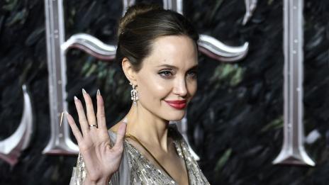 Анджелина Джоли е бясна заради новия роман на Брад Пит