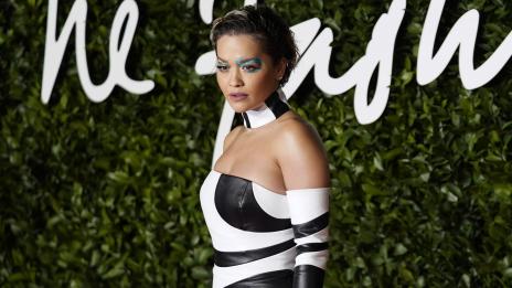  Платиха 1 млн. паунда на Рита Ора за „Маскираният певец“