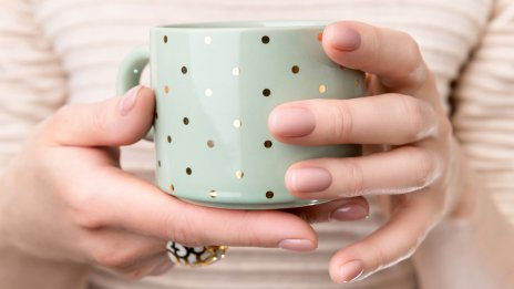 Маникюр за 2023 – ноктите Rich-Girl превземат тенденциите