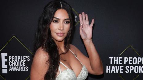 Photoshop грешки: Ким Кардашян си „отряза“ ръката