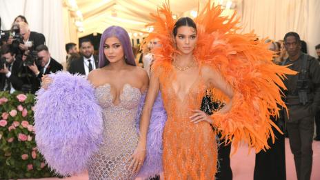 Съдят Кендъл и Кайли Дженър заради бельо