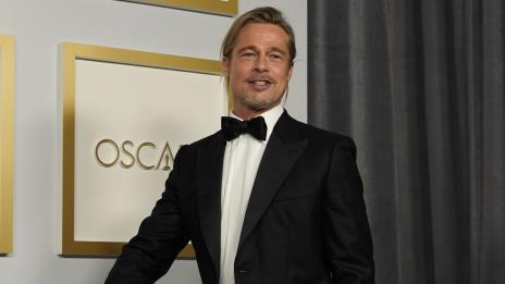 Брад Пит си набеляза сексапилната певица и актриса Андра Дей