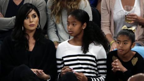 Ванеса Брайънт с татуировка в памет на 13-годишната си дъщеря