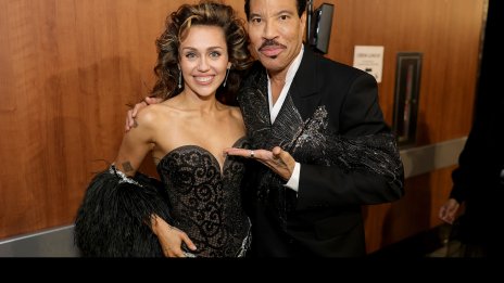 Майли Сайръс признава, че не поддържа приятелства с други знаменитости