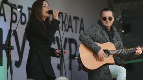 Вики Терзийска украси дома си за Великден 