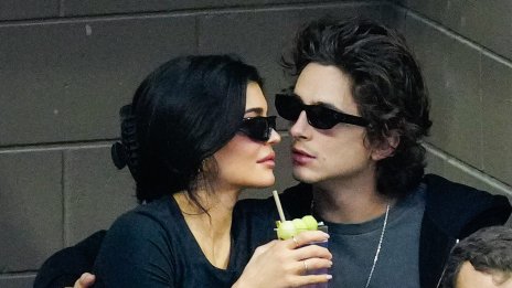 Кайли Дженър подкрепи гаджето си Тимъти Шаламе, който се изяви като водещ на Saturday Night Live