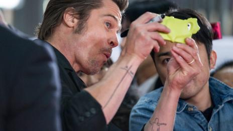 Гаджето на Брад Пит с горещ кадър в Instagram 