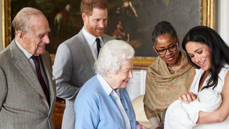 „Това е много тъжна история“: Принц Чарлз е виждал внука си Арчи само два пъти