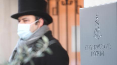 99-годишният принц Филип е приет в болница. Какво стана?