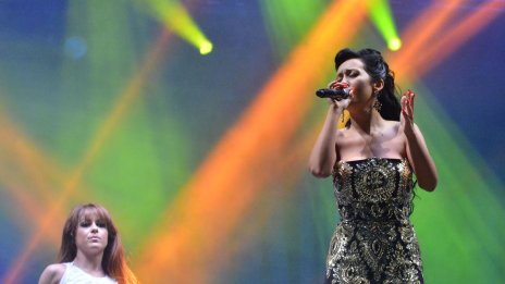 За Благовещение Джена показа и двете си деца