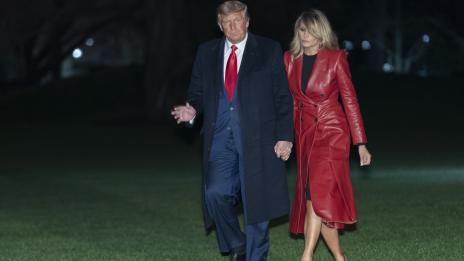 Кожено палто и обувки с животински принт – Мелания Тръмп ги избра!