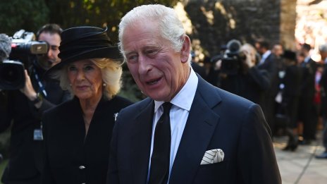 Крал Чарлз с ново теле за Свети Валентин