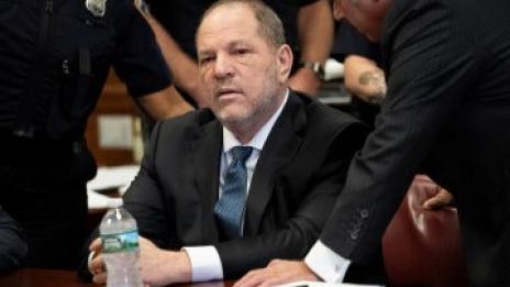 Харви Уайнстийн се споразумя с 30 жени, които го съдят