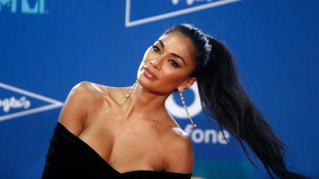 Никол Шерцингер на коледен базар с Том